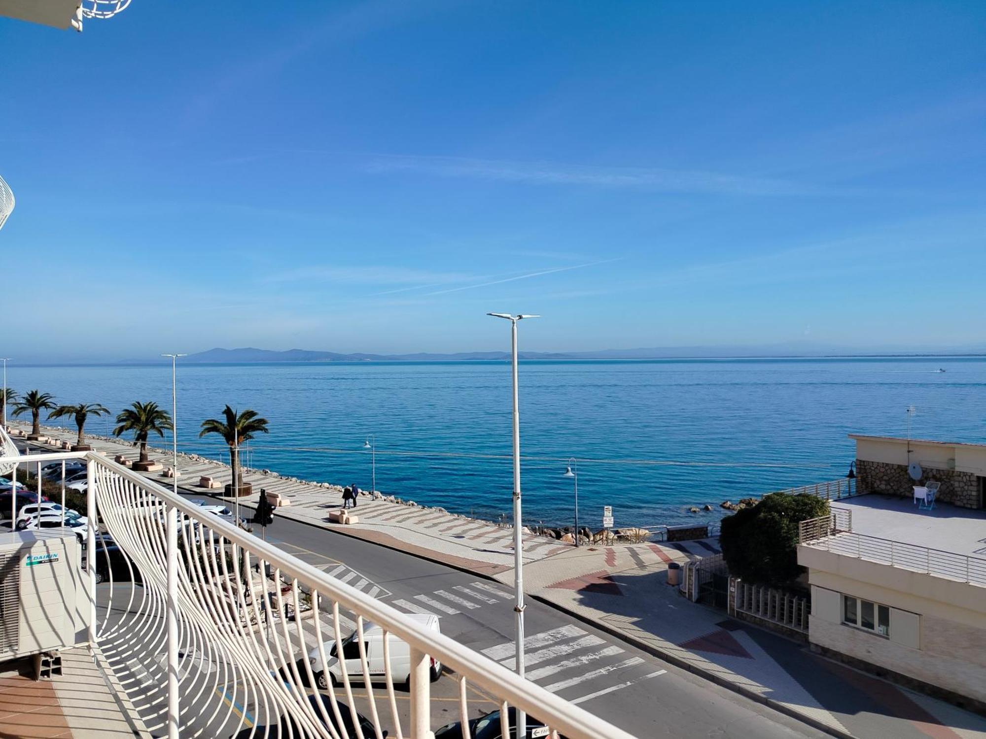 ポルト・サント・ステーファノCasa La Marinella Sul Portoアパートメント エクステリア 写真
