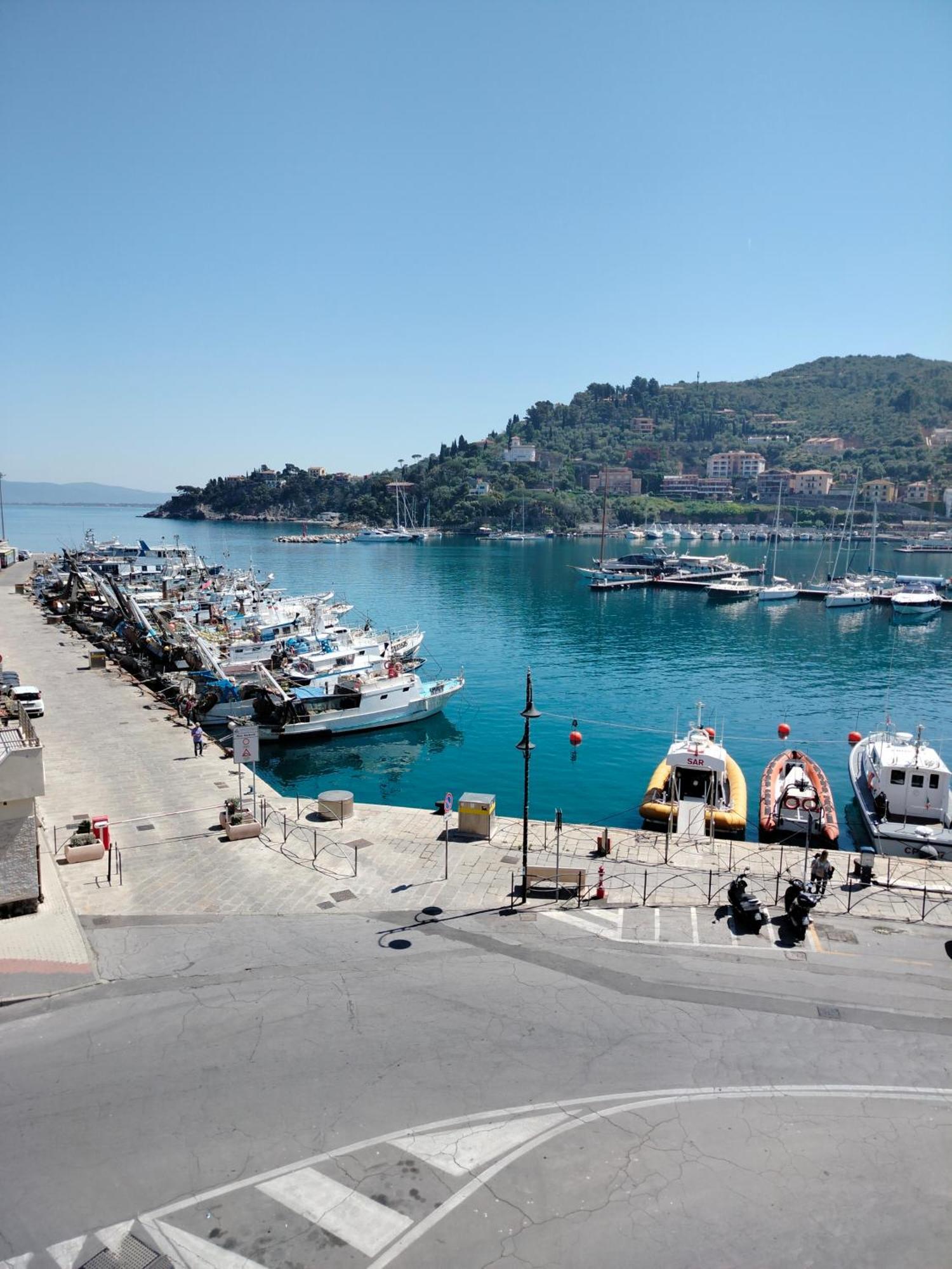 ポルト・サント・ステーファノCasa La Marinella Sul Portoアパートメント エクステリア 写真