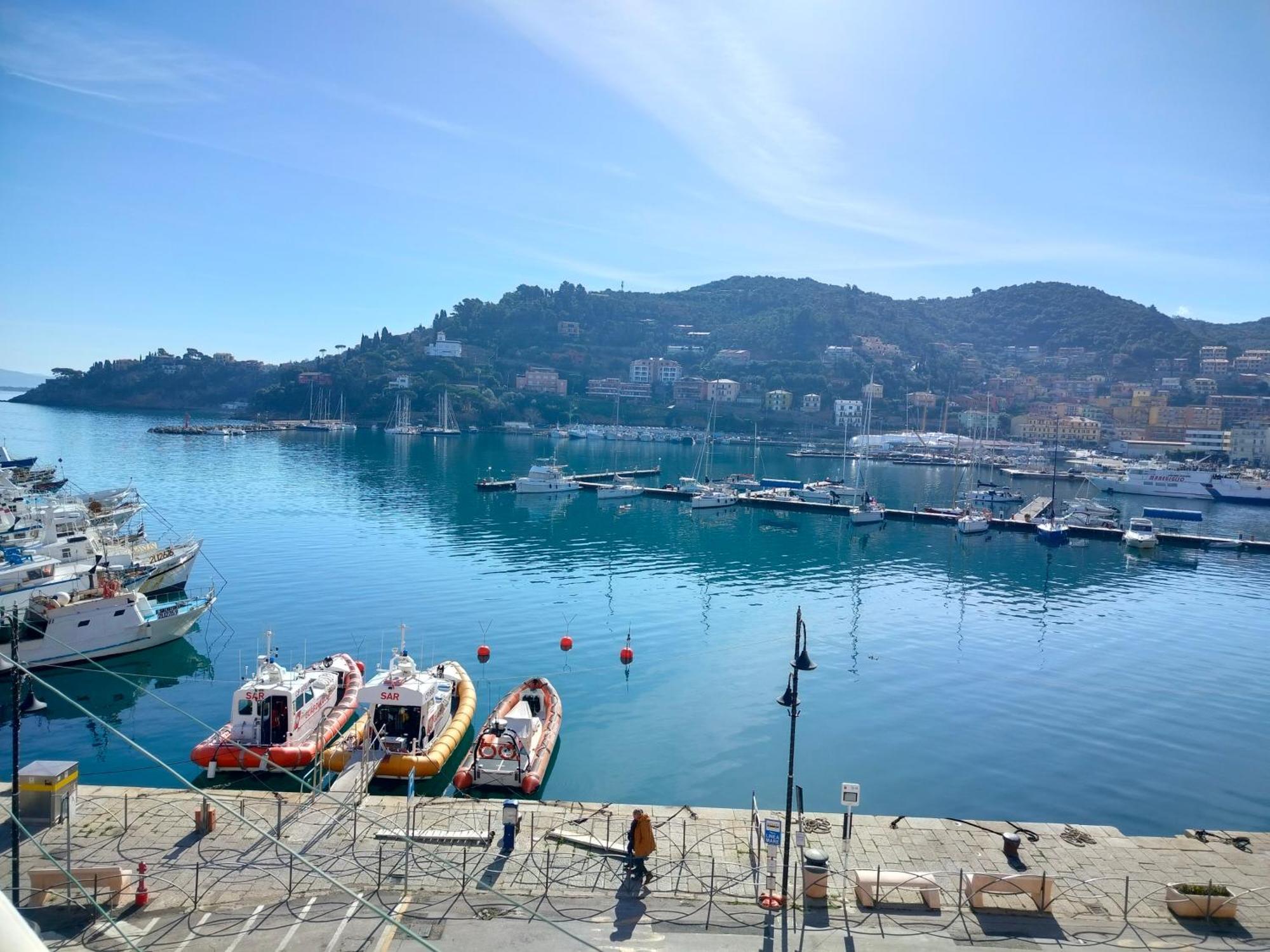 ポルト・サント・ステーファノCasa La Marinella Sul Portoアパートメント エクステリア 写真
