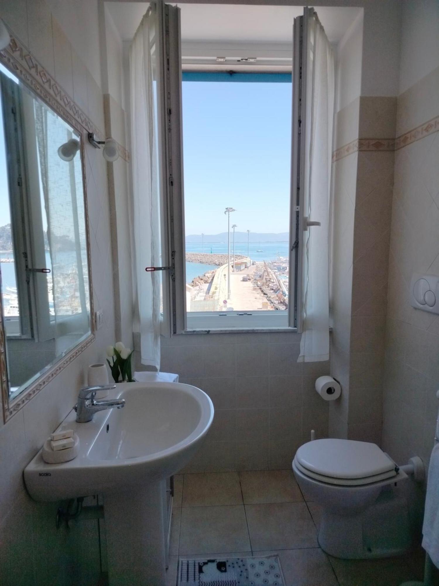 ポルト・サント・ステーファノCasa La Marinella Sul Portoアパートメント エクステリア 写真