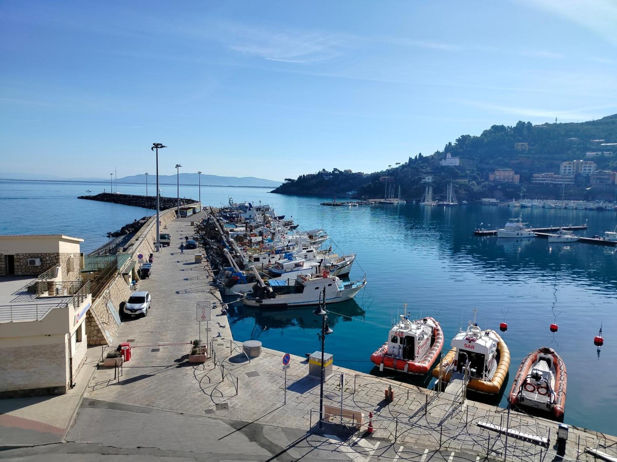 ポルト・サント・ステーファノCasa La Marinella Sul Portoアパートメント エクステリア 写真